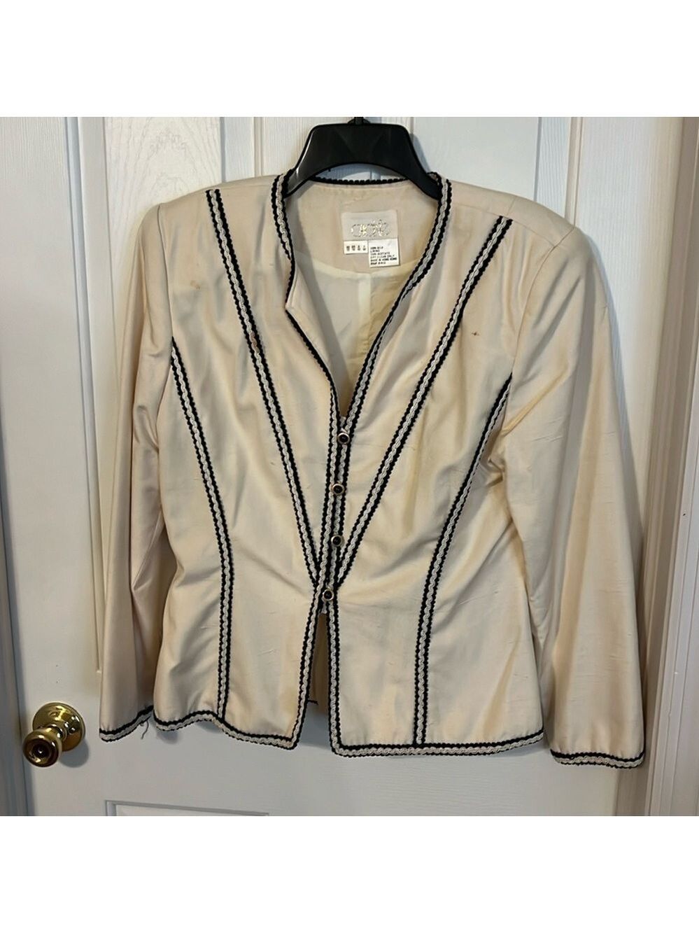 Cache’ blazer size 12 cream with black embellishments long sleeves lined